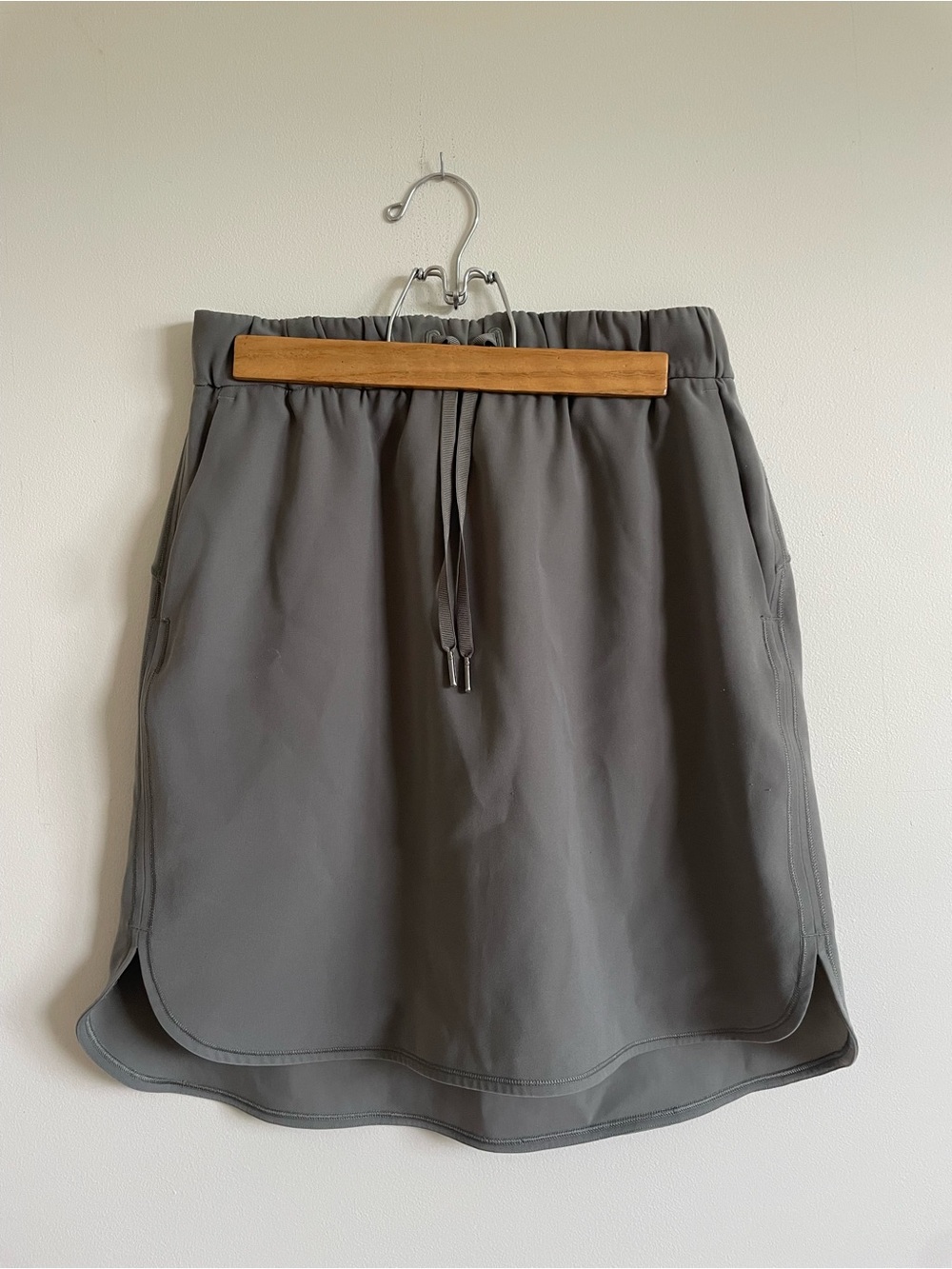Lululemon On the Fly Skirt Gray Size 8 | Lightweight Stretch Athletic